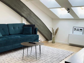 Cosy newly decorated self check-in loft in central